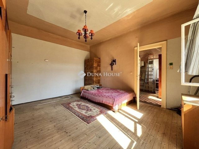 Eladó családi ház, Budapesten, XV. kerületben 32.9 M Ft