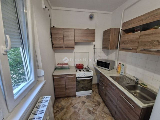 Eladó panellakás, Kecskeméten 43.9 M Ft, 2 szobás