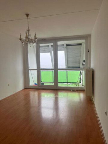 Eladó panellakás, Pécsett 54.9 M Ft, 3 szobás