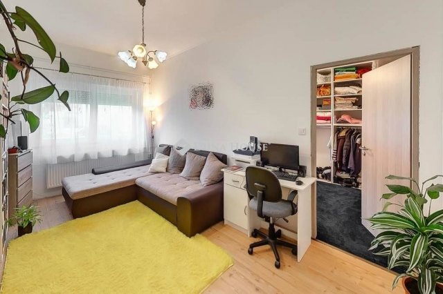 Eladó családi ház, Tatán 75 M Ft, 5 szobás