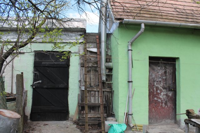 Eladó családi ház, Szárligeten 49.9 M Ft, 3+1 szobás