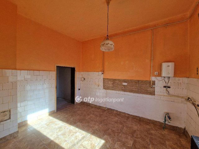 Eladó családi ház, Karcagon 21.89 M Ft, 2 szobás