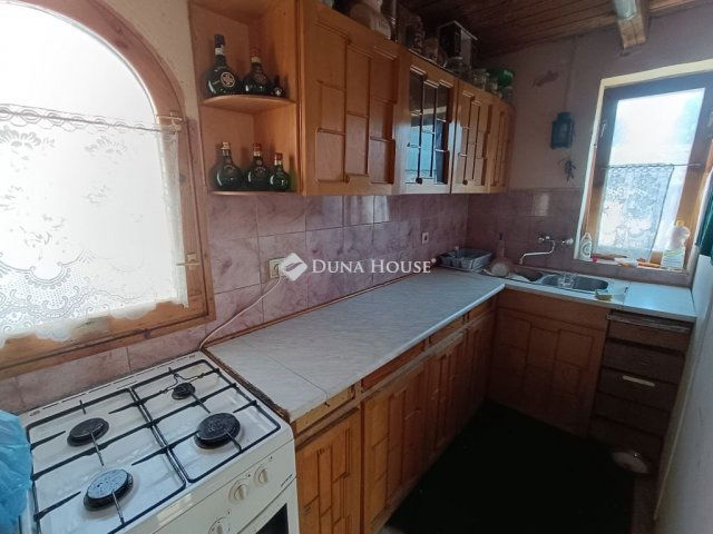 Eladó családi ház, Sásdon 26.5 M Ft, 4 szobás
