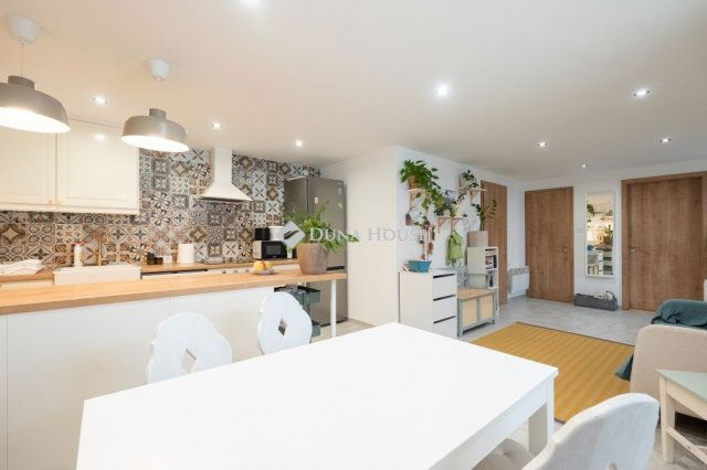 Eladó családi ház, Kecskéden 159 M Ft, 6 szobás