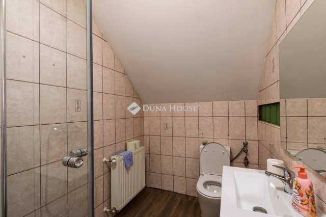 Eladó családi ház, Vecsésen 149 M Ft, 5+1 szobás