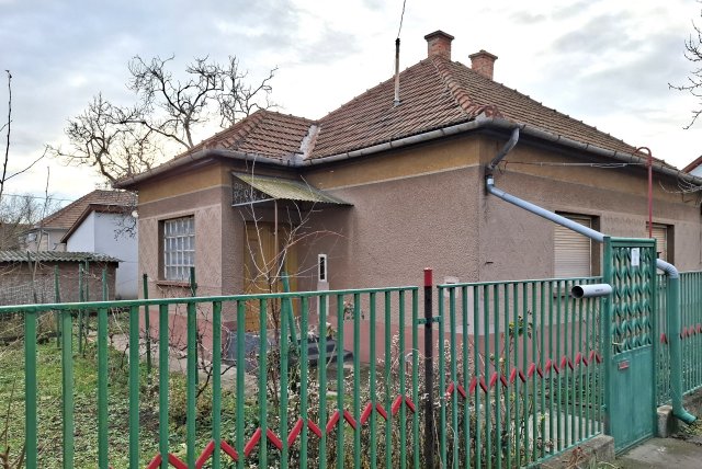 Eladó családi ház, Szolnokon, Tó utcában 21.9 M Ft, 3 szobás