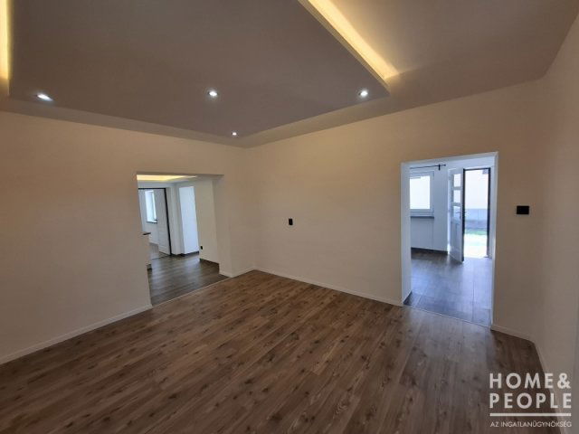 Eladó családi ház, Sándorfalván 72 M Ft, 4 szobás