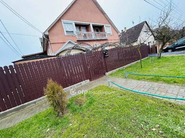 Eladó sorház, Hajdúsámsonon 64.9 M Ft, 3+1 szobás