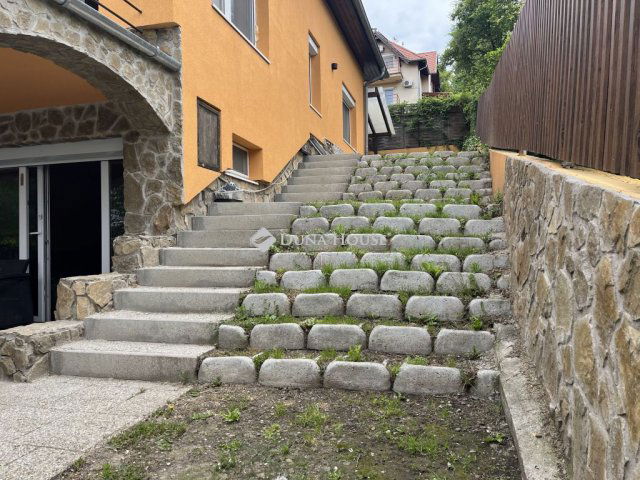Eladó családi ház, Budaörsön 165 M Ft, 7 szobás