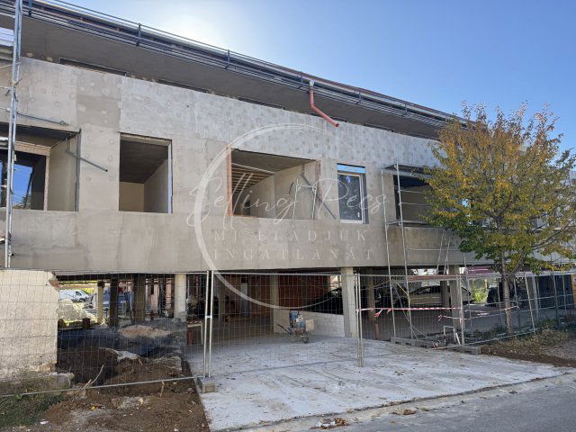 Eladó téglalakás, Pécsett 90.38 M Ft, 3 szobás