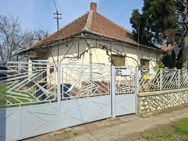 Eladó családi ház, Mezőkövesden 28.2 M Ft, 2 szobás