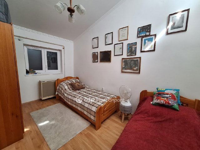 Eladó nyaraló, Balatonalmádiban 95 M Ft, 3 szobás