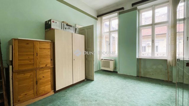 Eladó téglalakás, Budapesten, VI. kerületben 43.5 M Ft, 1 szobás