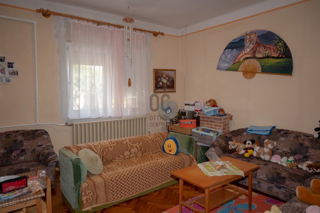 Eladó családi ház, Karcagon 42.9 M Ft, 6 szobás