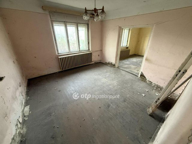 Eladó családi ház, Tiszakécskén 8 M Ft, 3 szobás