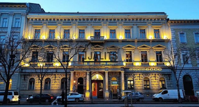 Eladó téglalakás, Budapesten, VI. kerületben, Andrássy úton