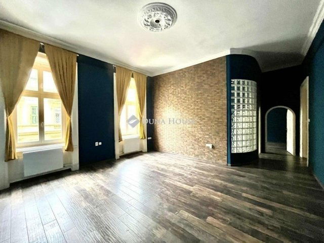 Eladó téglalakás, Budapesten, VI. kerületben 135 M Ft, 4 szobás