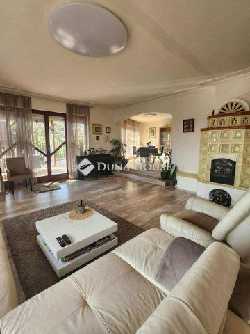 Eladó családi ház, Pécsett, Kun utcában 249.9 M Ft, 6 szobás