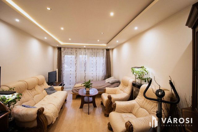 Eladó panellakás, Győrött 56.5 M Ft, 2 szobás