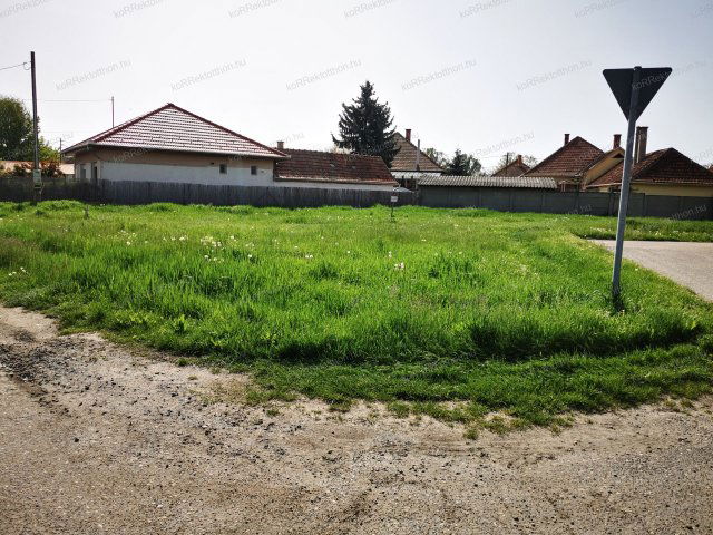 Eladó telek, Jászberényben 11 M Ft / költözzbe.hu