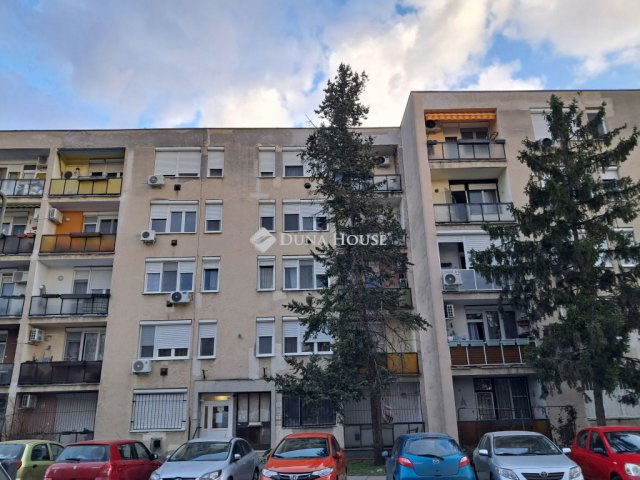 Eladó téglalakás, Szolnokon 32 M Ft, 1 szobás