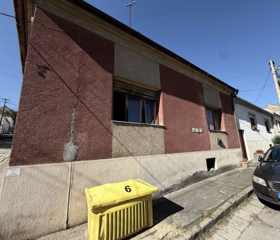 Eladó családi ház, Pécsett 47.9 M Ft, 3 szobás