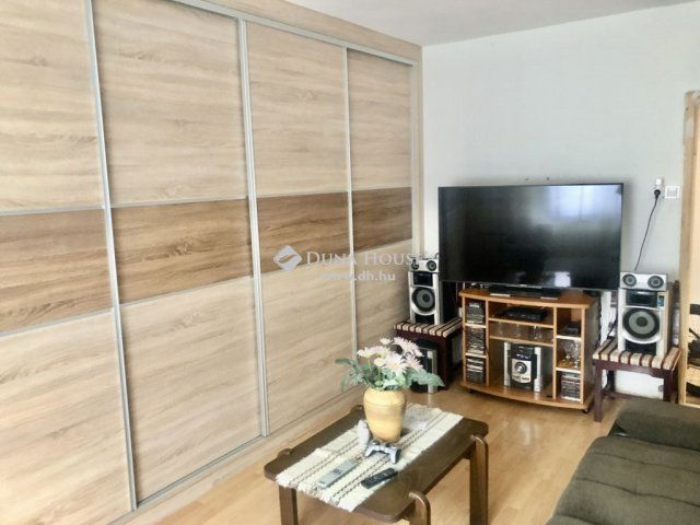 Eladó panellakás, Nagykanizsán 30.5 M Ft, 3 szobás