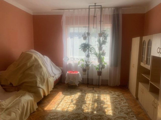 Eladó téglalakás, Tatán 38 M Ft, 2 szobás