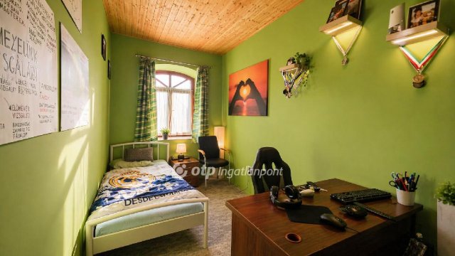 Eladó családi ház, Baracson 61.9 M Ft, 4 szobás