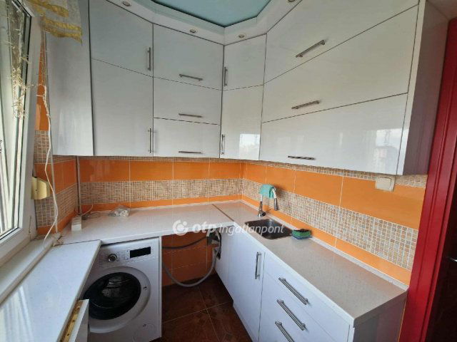 Eladó panellakás, Budapesten, III. kerületben 64.9 M Ft, 2 szobás