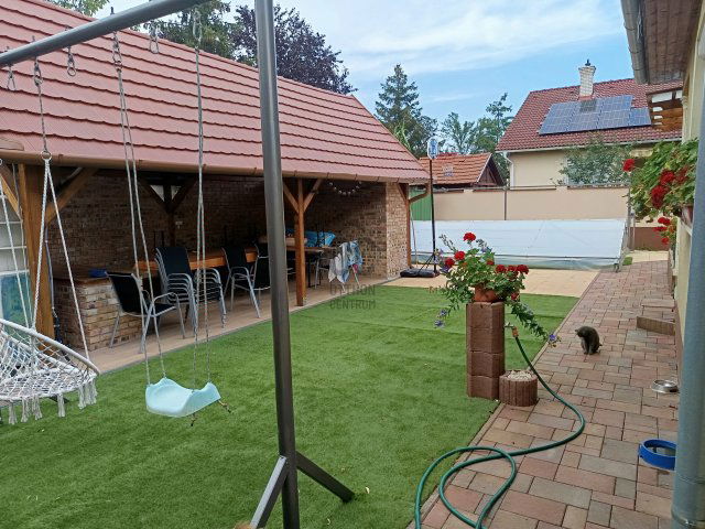Eladó családi ház, Debrecenben 150 M Ft, 5 szobás