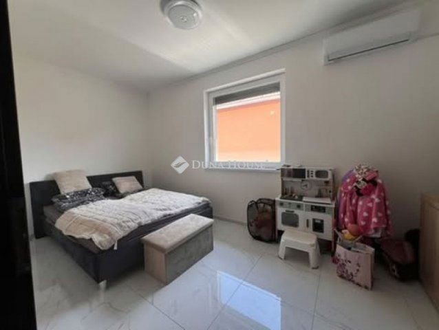 Eladó családi ház, Alsónémediben 149.9 M Ft, 4 szobás