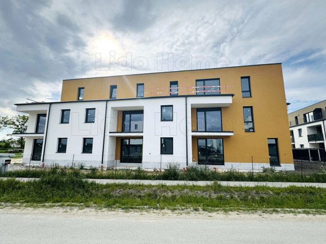 Eladó téglalakás, Győrött 60.001 M Ft, 3 szobás