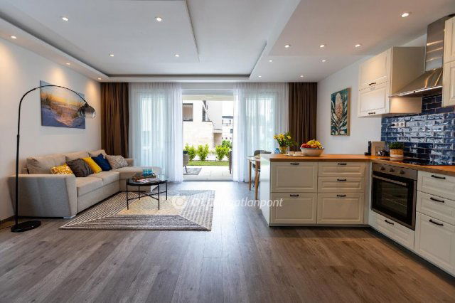 Kiadó téglalakás, albérlet, Balatonkenesén 350 E Ft / hó