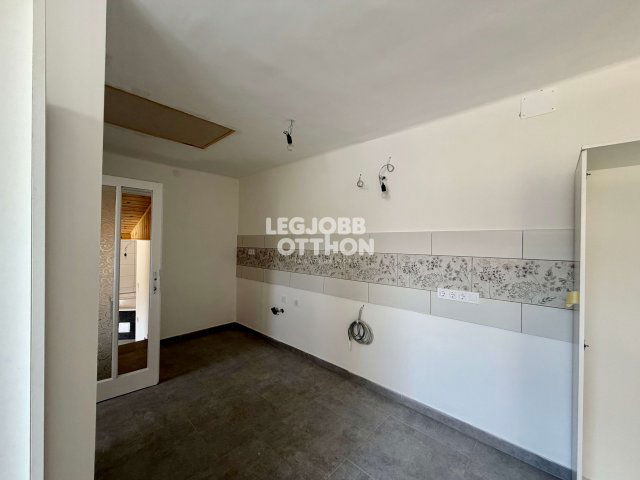 Eladó családi ház, Törtelen 39.9 M Ft, 3+1 szobás