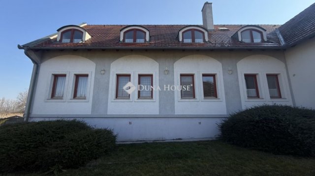 Eladó hotel, Fertőhomokon 215 M Ft, 8 szobás