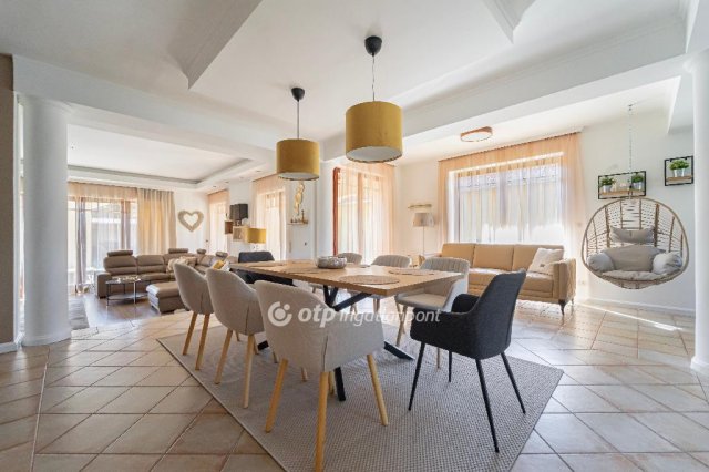 Eladó családi ház, Siófokon 375 M Ft, 6 szobás