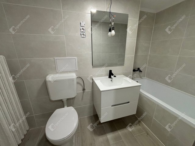 Eladó téglalakás, Tatabányán 44.99 M Ft, 3 szobás