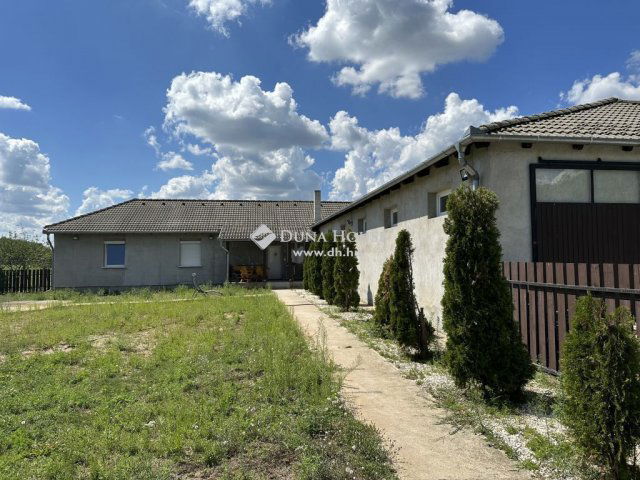 Eladó mezogazdasagi ingatlan, Monoron 200 M Ft