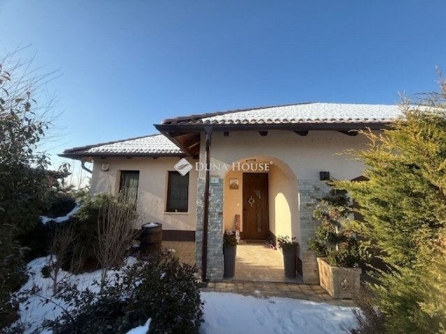 Eladó családi ház, Nagytarcsán 188 M Ft, 4 szobás