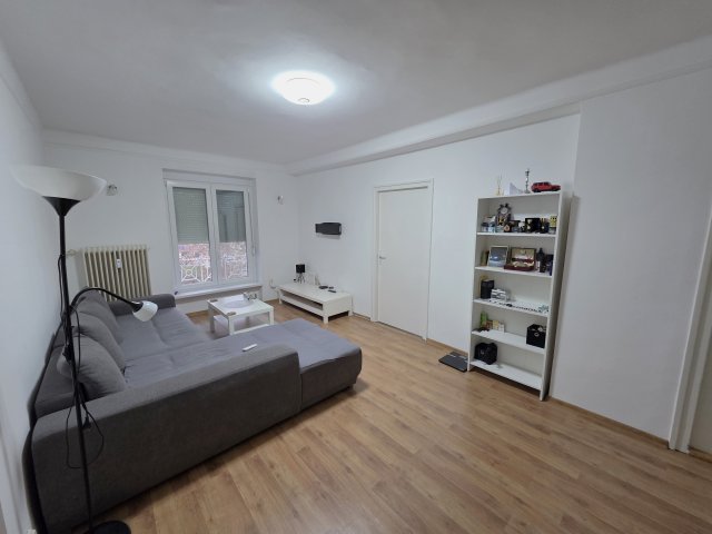 Eladó téglalakás, Dunaújvárosban, Gagarin téren 37.9 M Ft