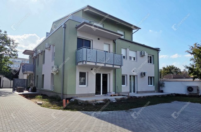 Eladó téglalakás, Székesfehérvárott 106 M Ft, 4 szobás