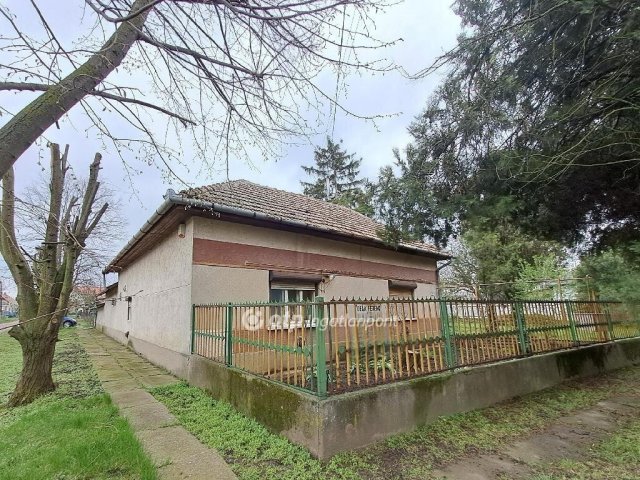 Eladó családi ház, Kenderesen 20 M Ft, 3 szobás