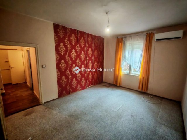Eladó téglalakás, Komlón, Tompa Mihály utcában 14.99 M Ft