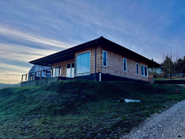 Eladó családi ház, Esztergomban 145 M Ft, 4 szobás