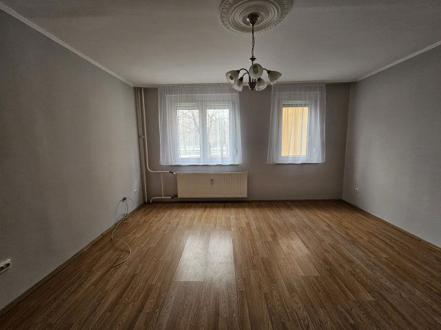 Kiadó panellakás, albérlet, Pápán 110 E Ft / hó, 1+1 szobás