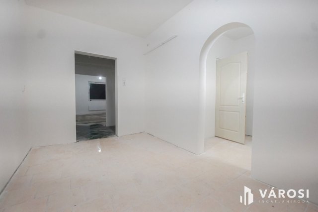 Eladó családi ház, Vácegresen 29.99 M Ft, 3 szobás