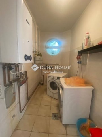 Eladó családi ház, Budapesten, II. kerületben 277.863 M Ft