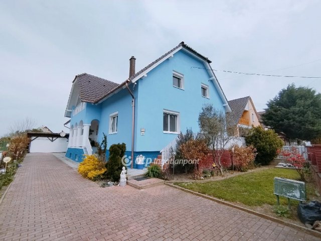 Eladó családi ház, Nemesgulácson 139 M Ft, 8 szobás