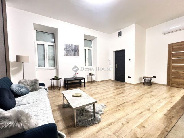 Eladó téglalakás, Budapesten, VI. kerületben 186 M Ft, 6 szobás